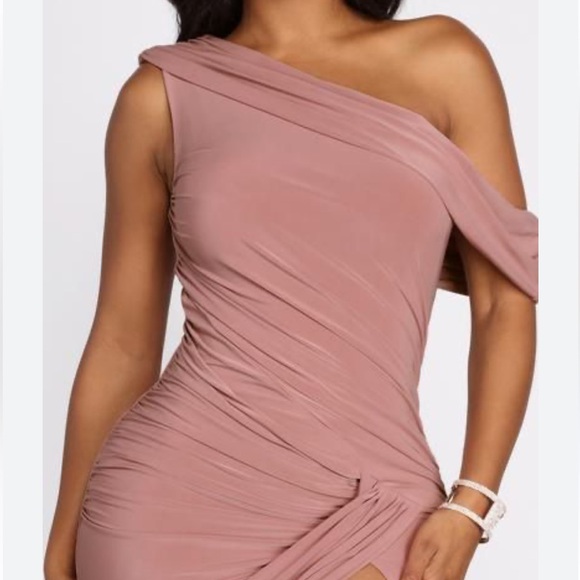 WINDSOR STORE Kaleigh Off Shoulder Dress in Mauve - Picture 3 of 6